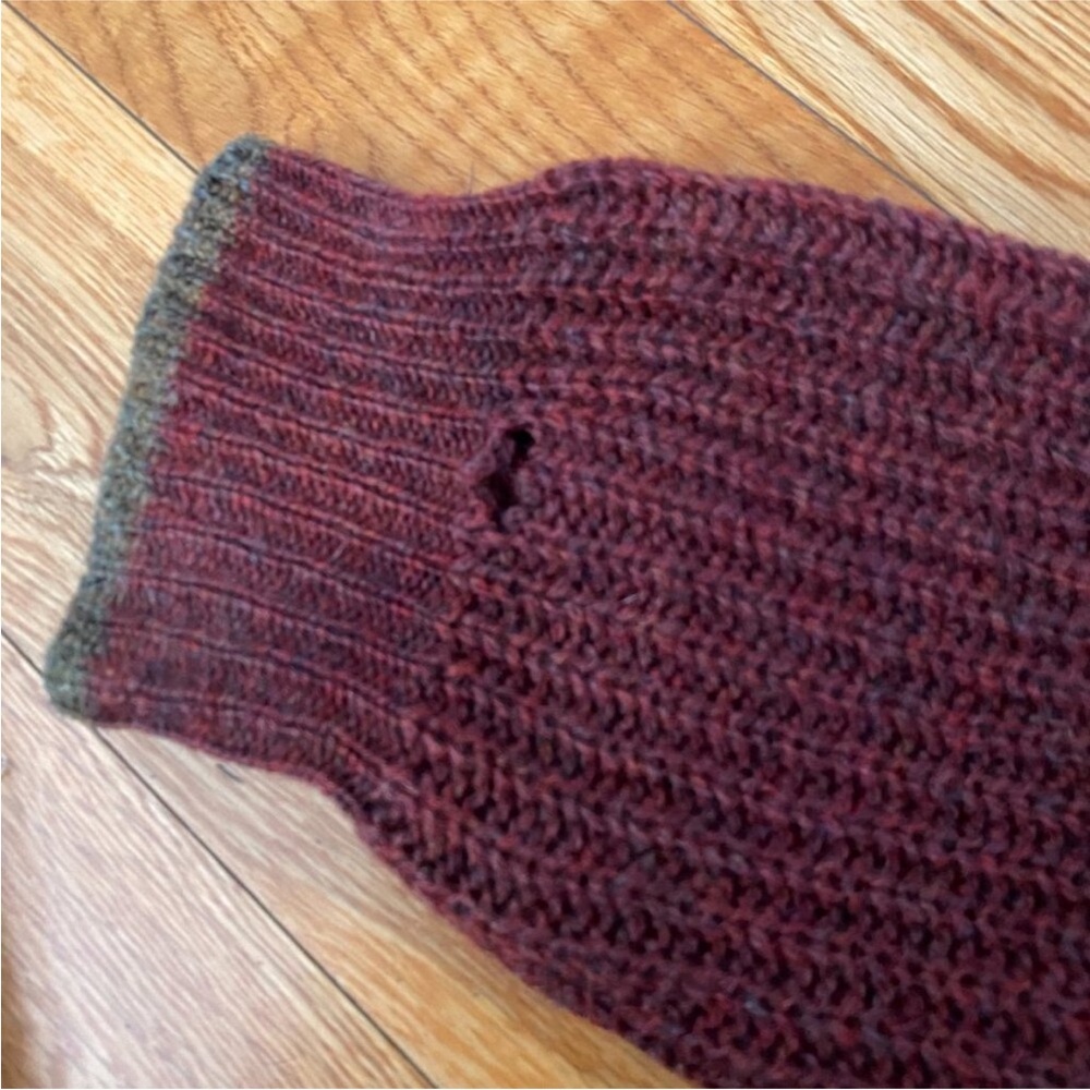 🍷Vintage Woolrich Wool Henley Knit Burgundy Sweater🍷 - Picture 9 of 9